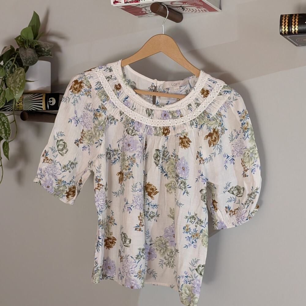 LOFT | Pastel Floral Crochet Neck Puff Sleeve Top | Women's Size S